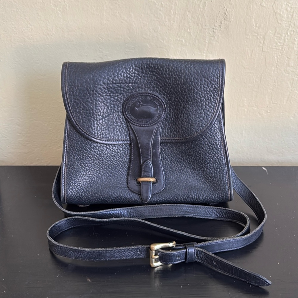 Vintage Dooney and Bourke Crossbody bag